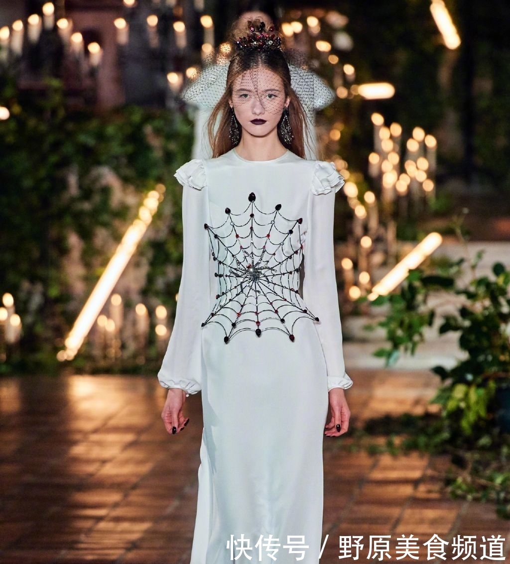  「感觉」Rodarte 2020秋冬系列，经典吸血时尚又复古，复古黑暗且不失浪漫