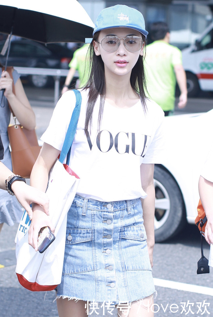 鞠婧祎短裙系五扣算什么！吴谨言直接系六扣，网友：人瘦就是任性