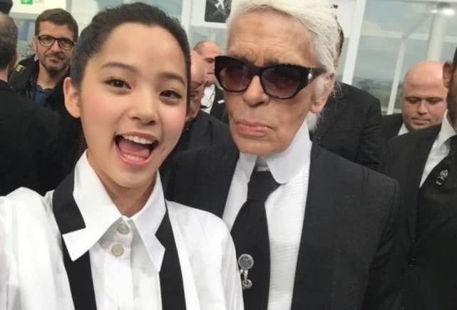  『老佛爷』香奈儿老佛爷，和其他女星合影都是高冷脸，唯独对她主动亲吻，笑得像个孩子