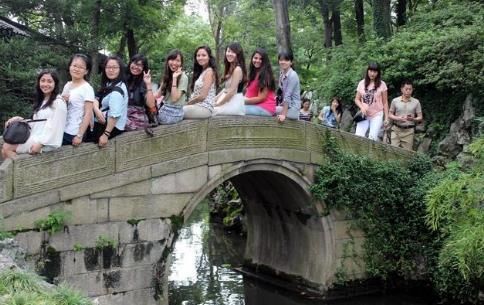 揭秘!中国女人总喜欢穿高跟鞋的真正原因，原因有点不好意思说