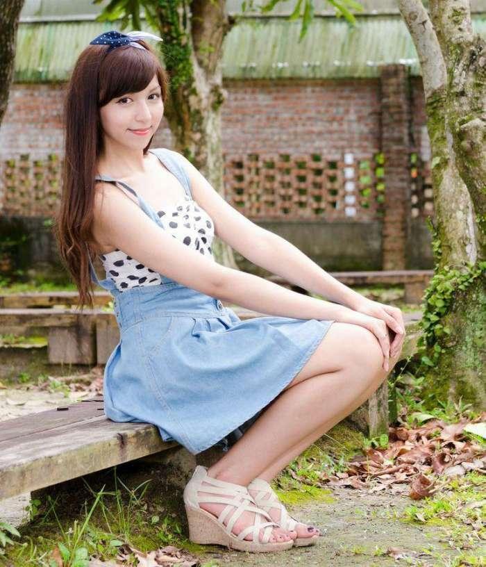 街拍：美不美看大腿，性感撩人尽情摇曳！