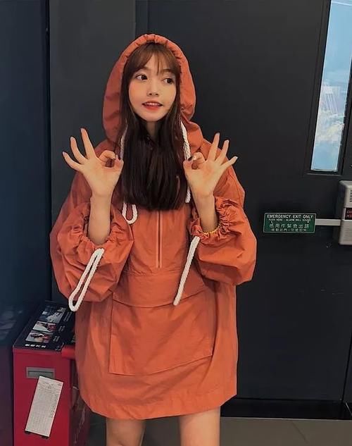  卫衣穿■2020年卫衣记得这样穿，轻松get少女感
