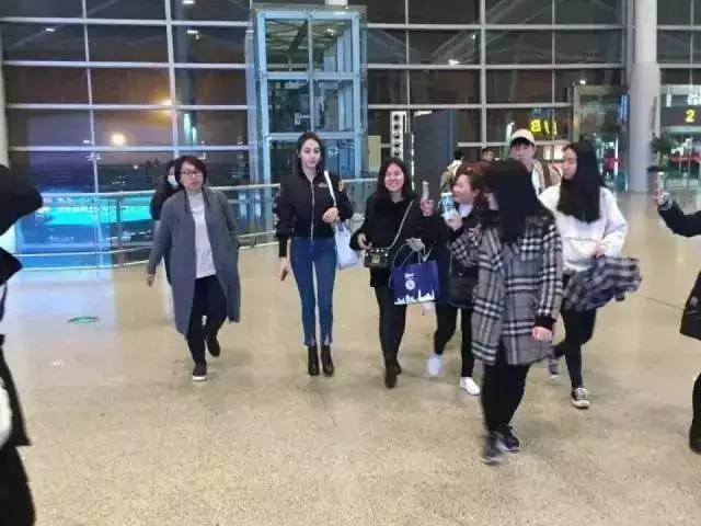 胯宽这样穿真的伤不起！杨幂都没办法拯救迪丽热巴了！