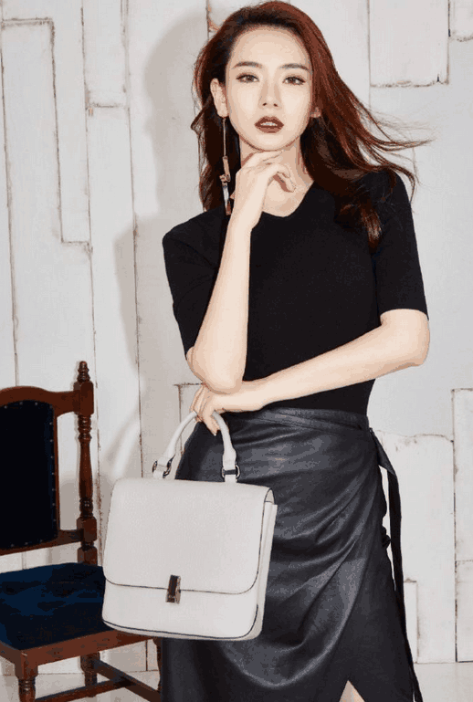 lucky每天睡觉手里都会拿个东西，戚薇说完这个东西网友不淡定了