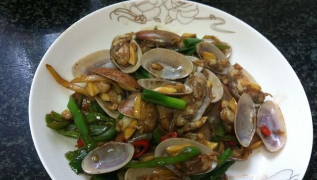  「把花甲」香辣花甲的做法，厨师长教你正确做法，肉质鲜嫩，麻辣鲜香