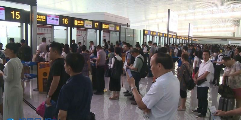 中秋小长假第一天 重庆机场起降航班超850架次