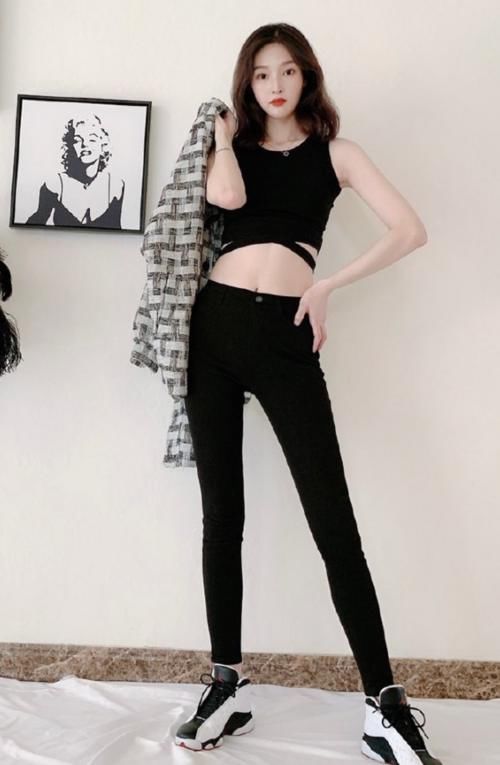  [时髦感]我终于信了，原来女生这样穿AJ才“最潮”，男生看了都自愧不如