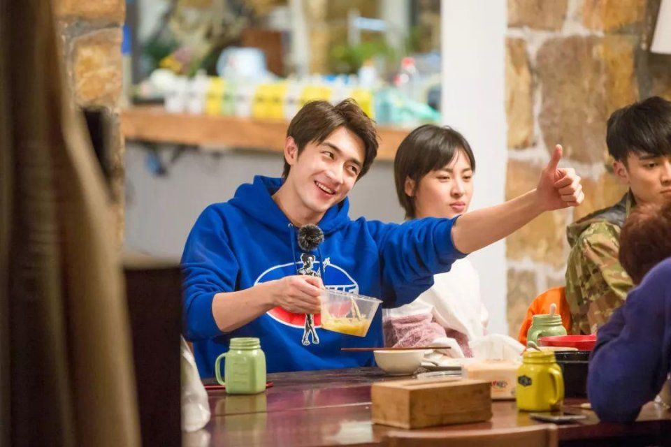 胡歌卷入诈骗风波? 杨紫沉迷整容?魏晨很专情?林更新接综艺?