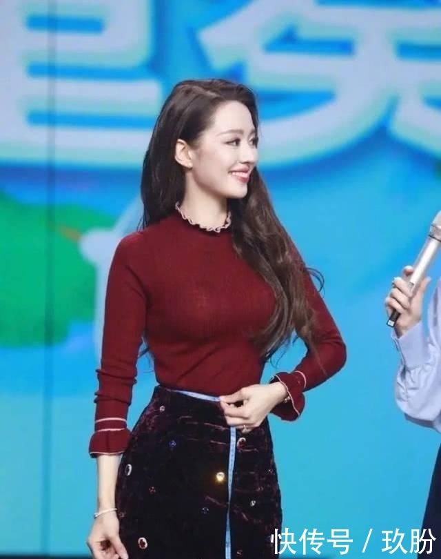 『镜头』吉娜这3D身材绝了,穿上旗袍后朗朗忙遮镜头,这女人美得太惊艳