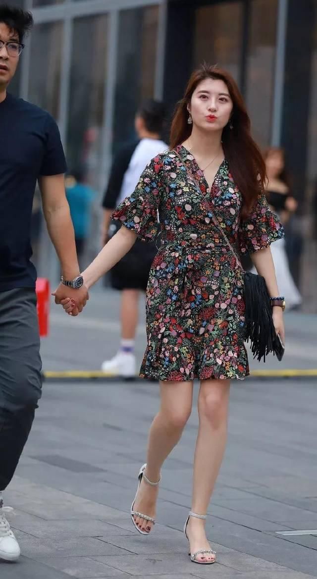  『女性』高跟鞋魅力穿搭，展现出女性优雅自信的一面