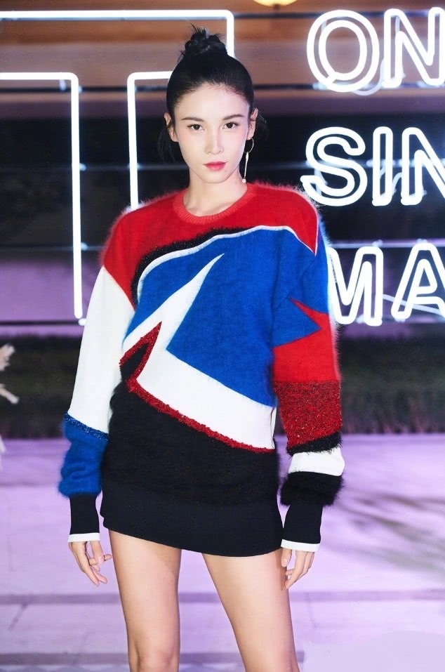 唐嫣的长腿算什么？当看到张蓝心这双腿，才知道什么叫“腿精”！