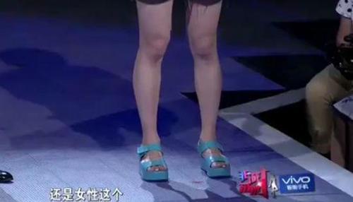 《非诚勿扰》高跟鞋、超短裤、喜欢化妆的中性男被“暴雨式灭灯”