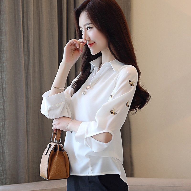 国庆游玩，女人别再裙子配高跟鞋，瞧这样的套装，一款比一款美嫩