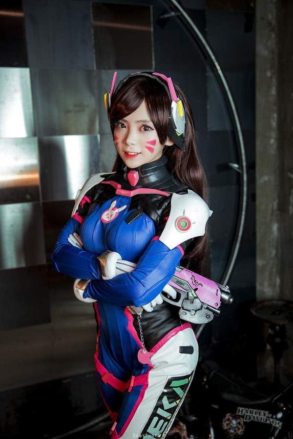 韩国辣妹Cos《LOL》兔女郎瑞雯 黑丝美腿让人欲罢不能