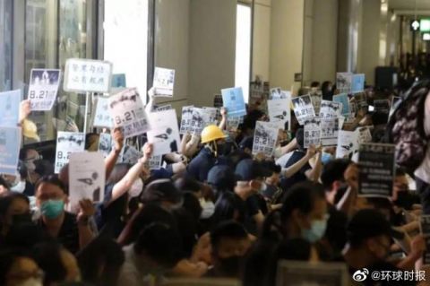 安排免费专列“护送”黑衣暴徒离开 港铁回应