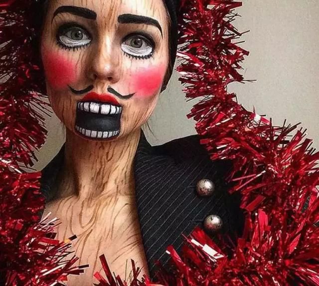 20岁女孩自学一年爱上“恐怖妆容”,没想到素颜的她却如此美丽