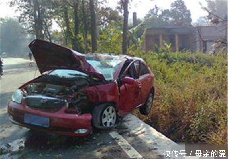 高速应急车道换备胎被交警扣6分！车主：难道是我姿势不对？