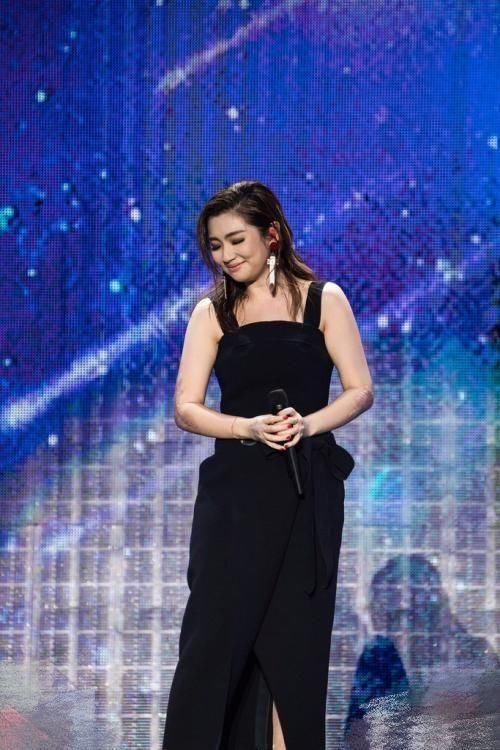 Salina会穿有什么用，单这张脸就把自己毁了，网友:P图师在哪?