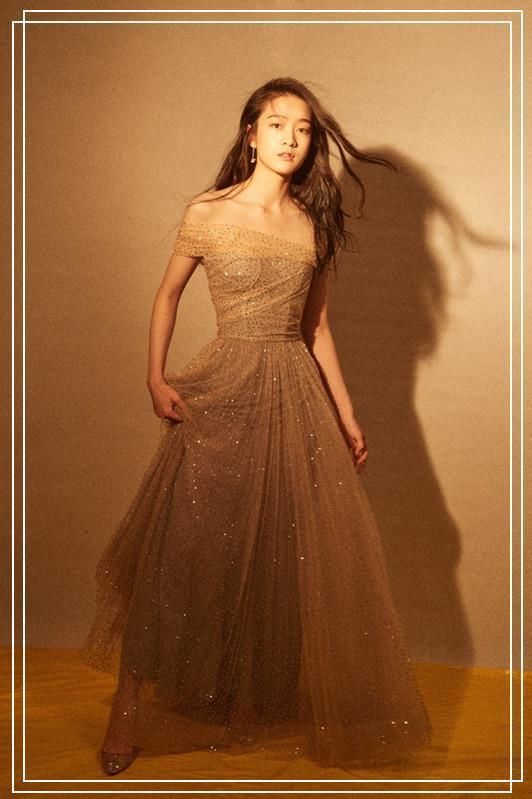 当21岁张雪迎撞衫29岁baby，网友:才知道气质和少女感哪个更重要