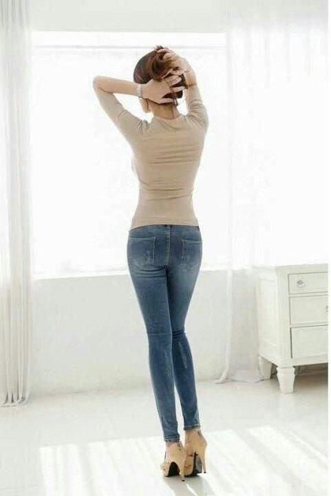 穿上牛仔裤，可以让你在不知不觉中，身材变的更加纤细