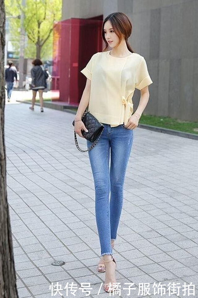 牛仔裤美女，身材曼妙有女神范，网友：让人心动！