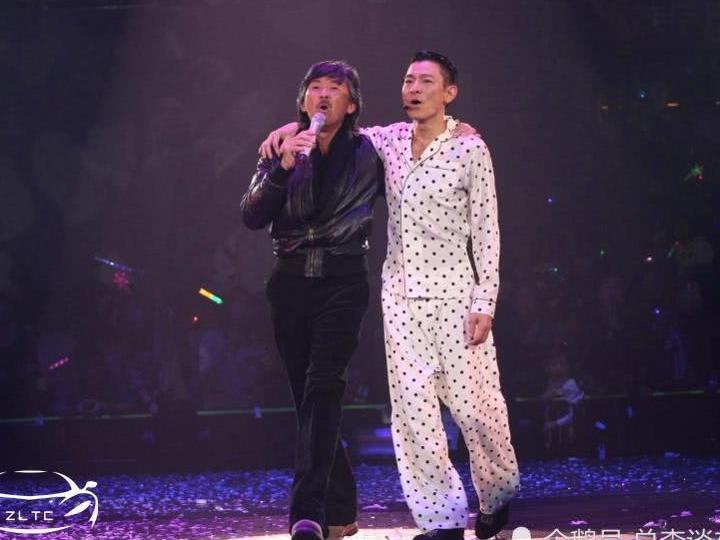 华仔的引路人，被称香港音乐教父，一辆车开45年，太太却开豪车