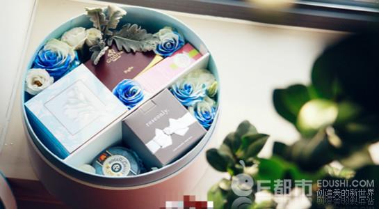 何洁深夜发文疑证实离婚，结婚三年舍不得买包买鞋，老公却在背后