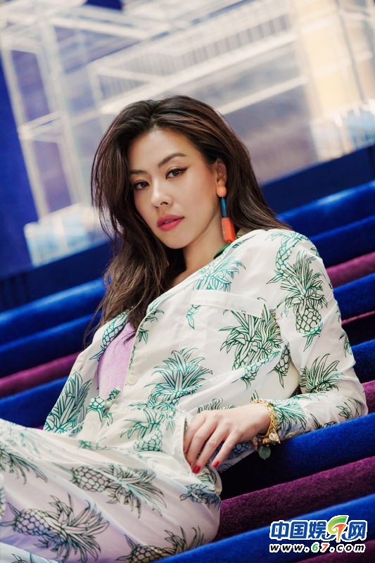 音乐人蔡诗芸DizzyDizzo撞色时尚组图曝光 西班牙风情万种