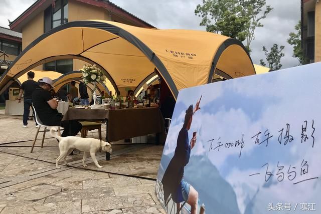 丽江古城80元维护费收了这么多年，但束河旁的梦幻水秀却坚决免费