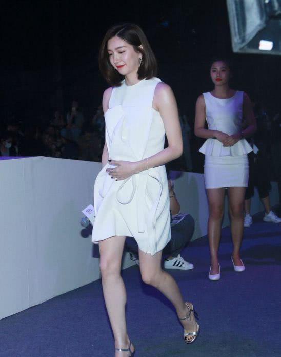 有一种高跟鞋叫江疏影的高跟鞋,一般人驾驭不了,网友:恨天高