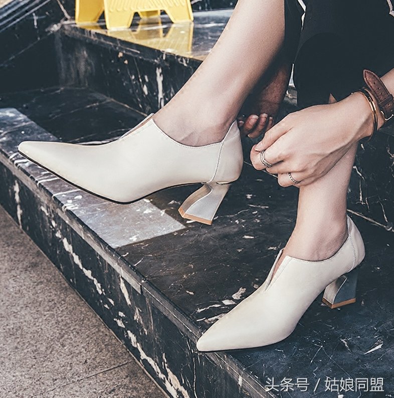 焦糖色已经out了!现流行奶油棕大衣+小鸟鞋，优雅时髦借钱都要买