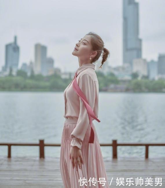 对于女人来说什么最重要？看看43岁梅婷和41岁袁泉近照就知道