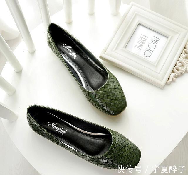  简单大方：老婆去了趟上海，果然大变样！瞧新买3款平底鞋，一款比一款时髦
