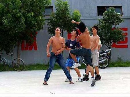 农民要注意!本月起，多城严查整治“光膀族”，已有人被罚款!