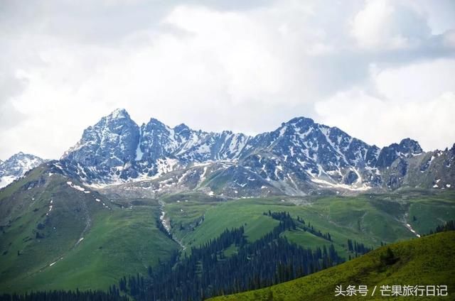 难怪都说新疆是中国最美的地方，随便一个村庄都宛如天堂