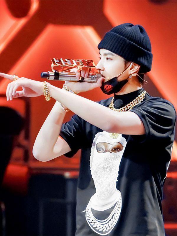 吴亦凡范丞丞“精分”式穿搭，给你一个双拼的爱豆！