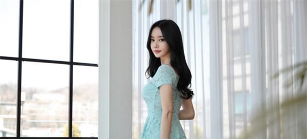 秋桐微澜叶黄，一径心绪油画色彩