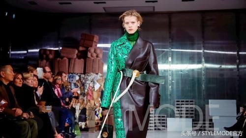 错视感的双拼印花才是今夏秋冬的最新流行指南！