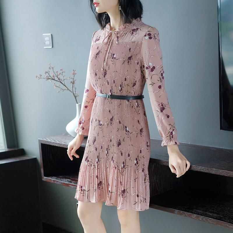 40岁女人在美也要会打扮，属于这个年纪的仙女裙，谁穿谁美嫩