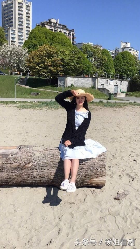 二十年前王祖贤与关之琳衣品互不相让，二十年后衣品却有天壤之别