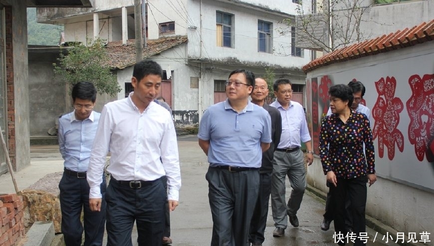 农村禁燃秸秆现弊端，专家无回应，农民说了5句话，打脸伪专家！