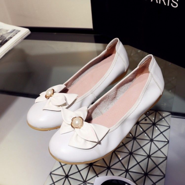 9月把高跟鞋全扔了吧，今年流行穿:船鞋/瓢鞋!洋气显瘦高美