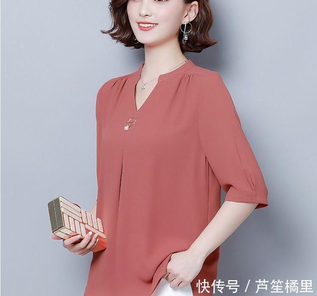 【优雅】母亲节快到了,快给腰粗的老妈备件“裙摆衫”,显瘦又时髦,体面