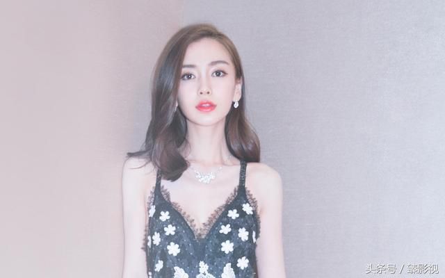 Angelababy回应翻围观路人手机删照片一事，是谣言勿轻信