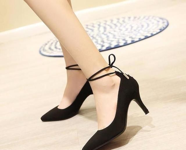 性感水晶鞋高跟鞋让你时刻提醒自己，做一个高贵的女人