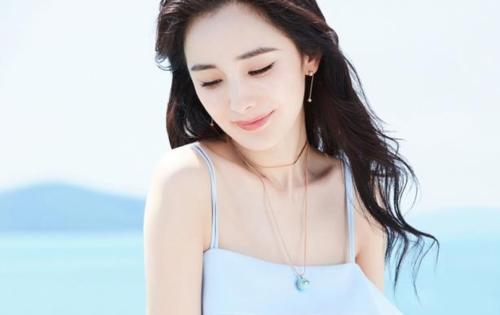 杨幂赢了baby穿出夏日最美蓝，看了高圆圆后才知道什么是惊艳