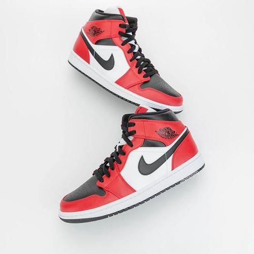  「融合」两大OG配色融合！这双黑红Air Jordan 1 Mid看来很抢手
