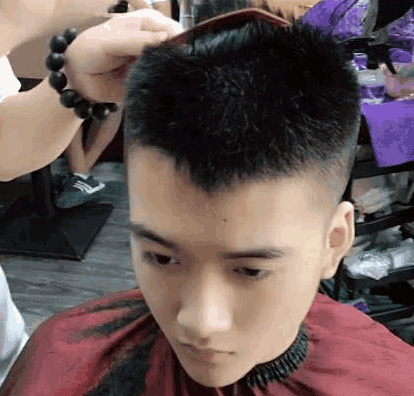 高冷帅哥换了一个发型，气场变得让人无法接近，网友：这是我男神