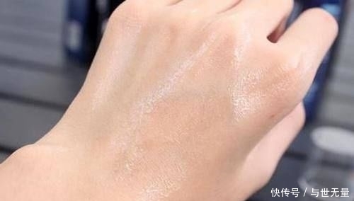  乳液■为什么先涂乳液，再擦爽肤水？专业美容师分析了3点，终于明白了