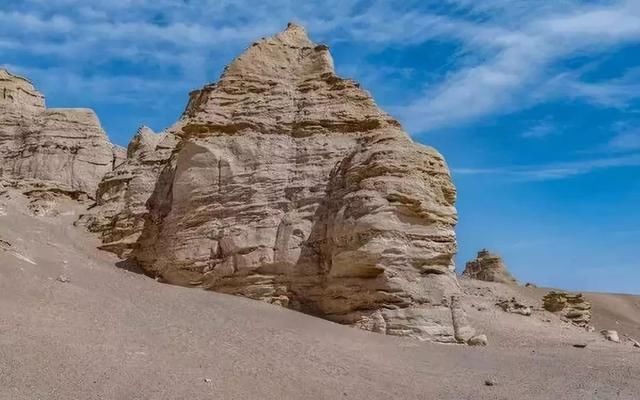 新疆人捡石头的最美季节又到了，教你在16个不同的地方捡石头！有